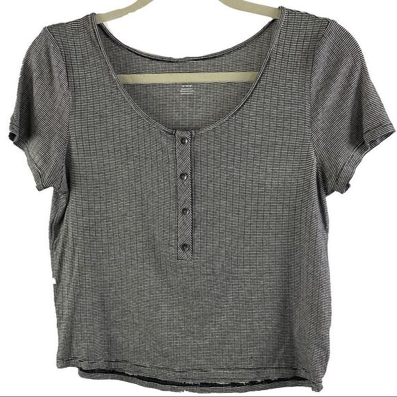 American Eagle Outfitters Tops - American Eagle short sleeve top-medium